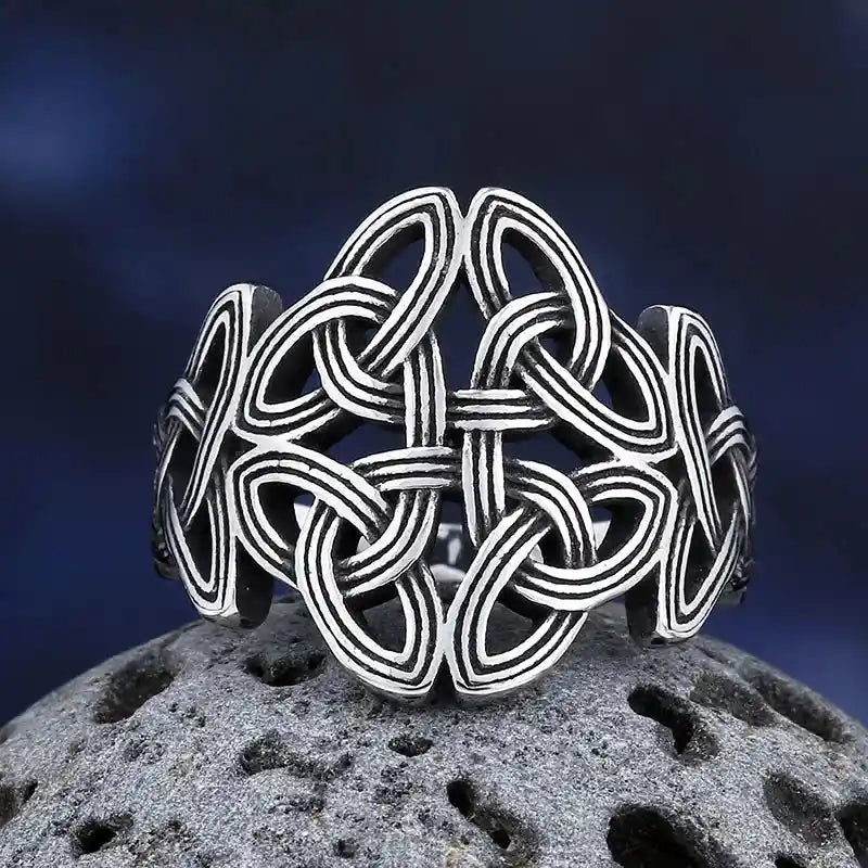 Celtic Knot Ring - Ancestral Elegance in Silver