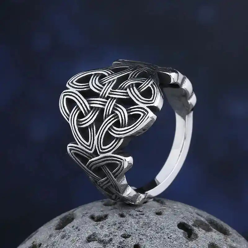 Celtic Knot Ring - Ancestral Elegance in Silver