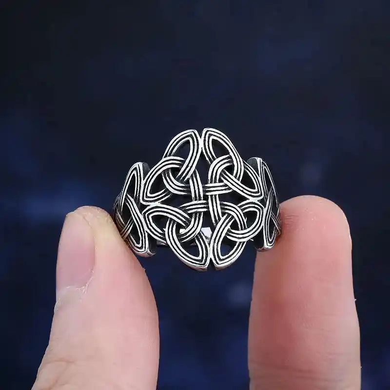 Celtic Knot Ring - Ancestral Elegance in Silver