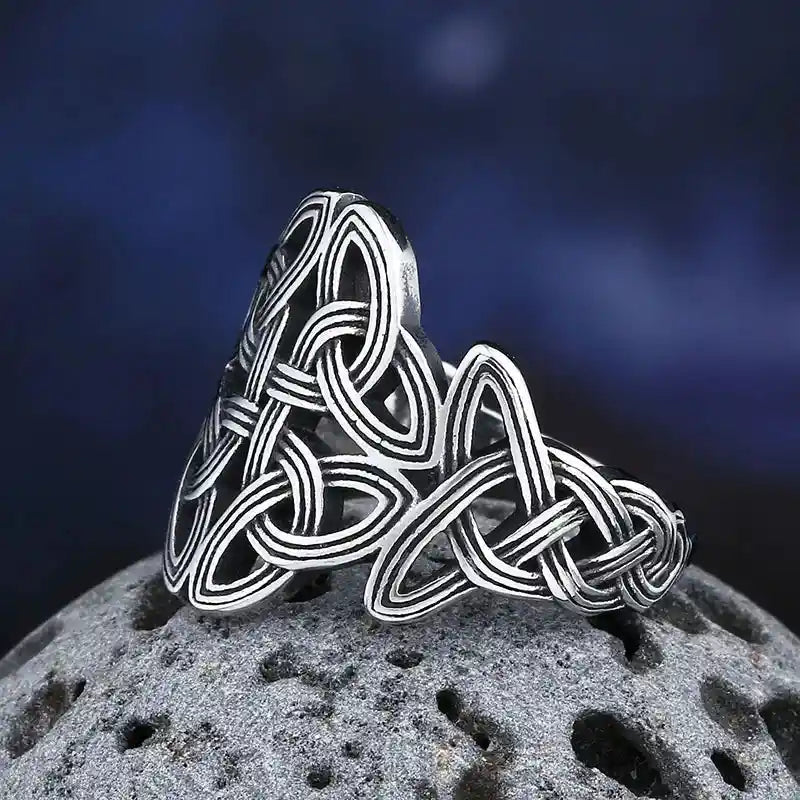 Celtic Knot Ring - Ancestral Elegance in Silver