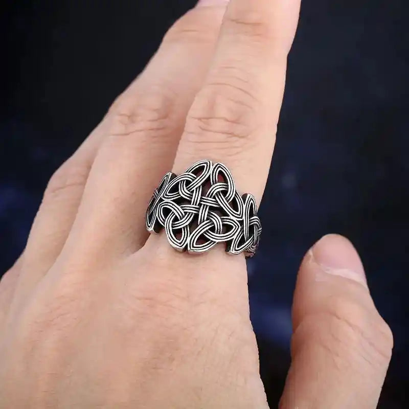 Celtic Knot Ring - Ancestral Elegance in Silver