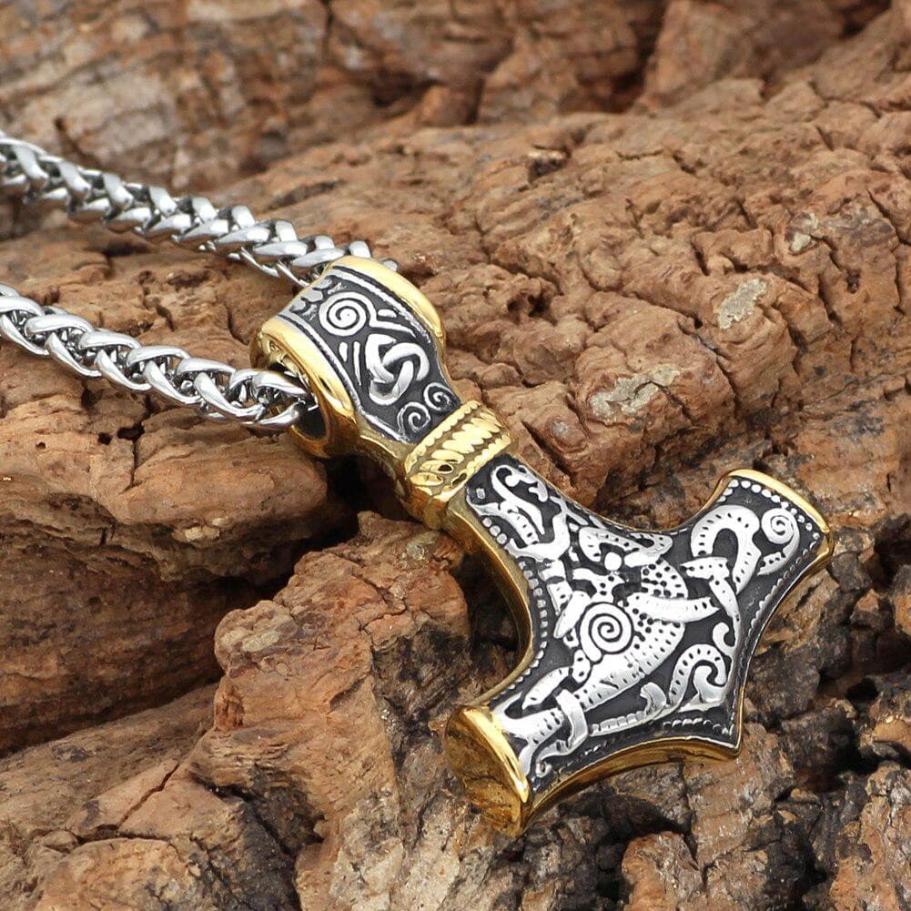 Collier Mjolnir en Acier Inoxydable garni d'or.